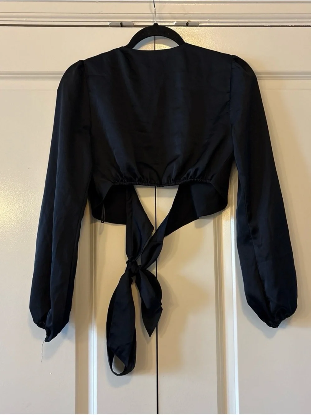 Abercrombie & Fitch Black Tie-Front Cropped Blouse